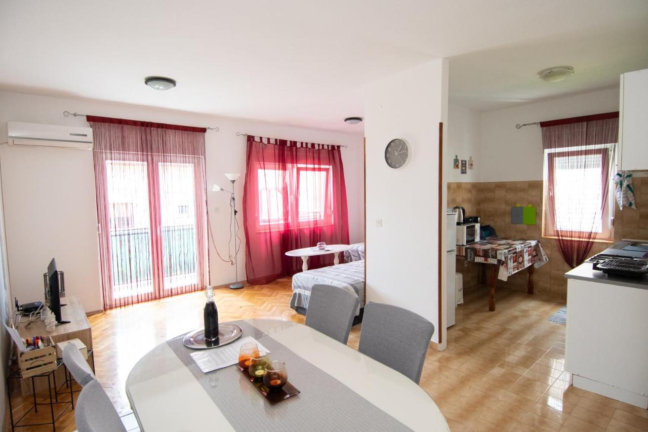 Apartmani Ivana Kastela Exterior photo