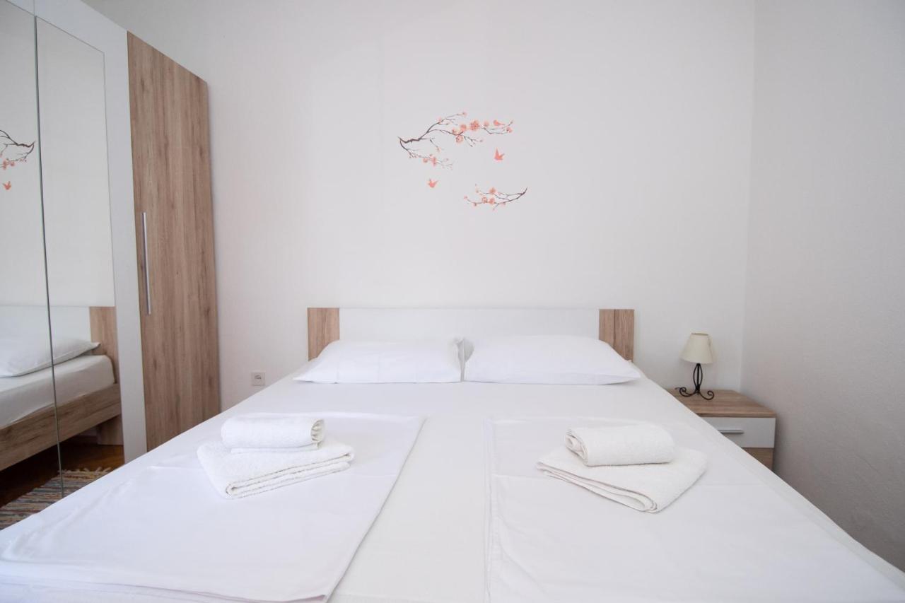 Apartmani Ivana Kastela Exterior photo